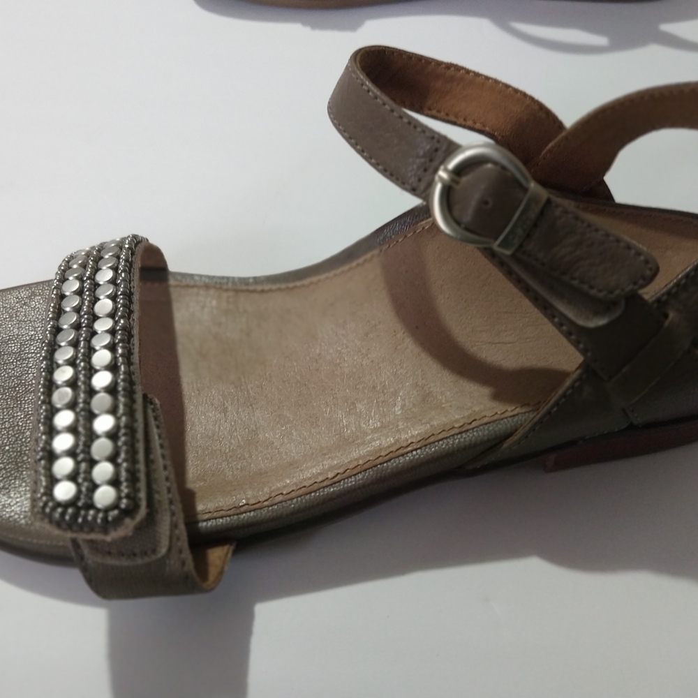 Aetrex Taupe Sandals with Metallic Details - Picture 4 of 10